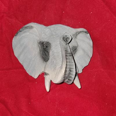 Elephant head magnet
