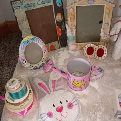 GREAT VARIETY OF EASTER DECORATIONS