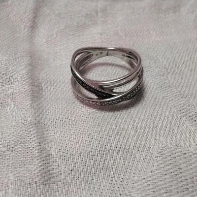 Beautiful Diamond and Black Diamond 925 Ring Size 6.5