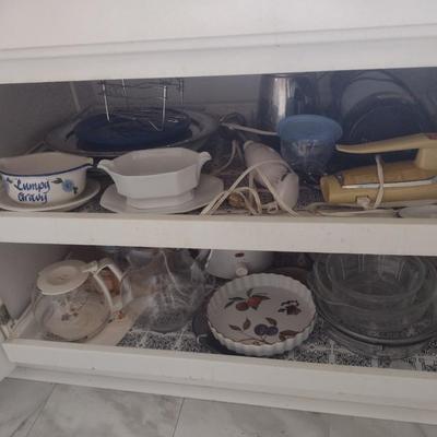 Entire Contents of Kitchen Cabinets and Small Appliances (See all Pictures)