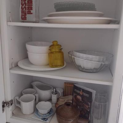 Entire Contents of Kitchen Cabinets and Small Appliances (See all Pictures)