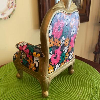 Cerri Art Doll Pouppe Millet with Colorful Floral and Gold Chair