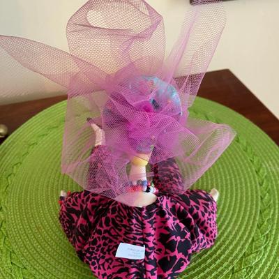 Cerri Art Doll Pouppe Millet with Colorful Floral and Gold Chair