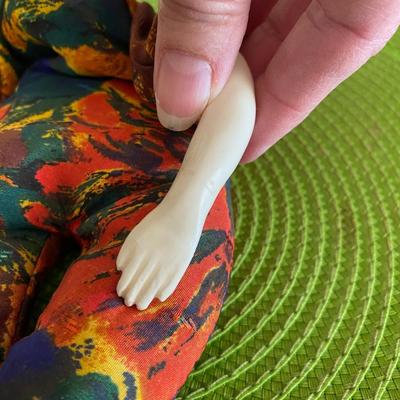 Cerri Art Doll Pouppe Millet on Blue Striped Chair