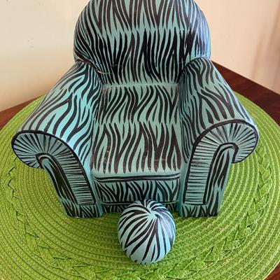 Cerri Art Doll Pouppe Millet on Blue Striped Chair