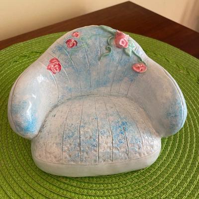 Cerri Art Doll Pouppe Millet on Baby Blue Sofa Chair