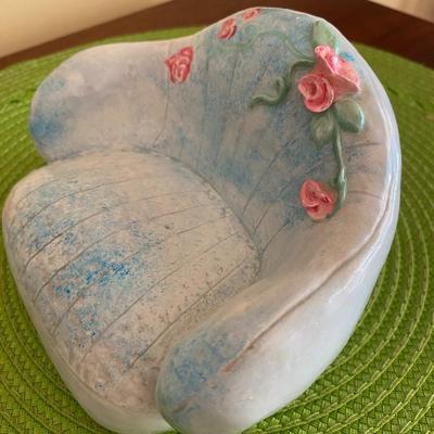 Cerri Art Doll Pouppe Millet on Baby Blue Sofa Chair
