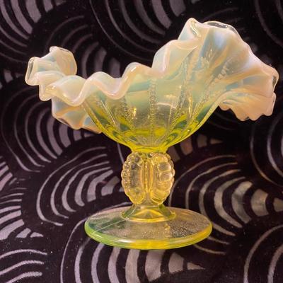 Art Deco Northwood Uranium Ruffle and Raised Dot Glass Dish