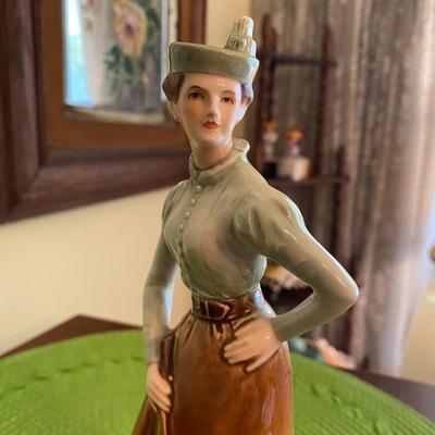 Goebel Porcelain Figurine On The Fairway 1894