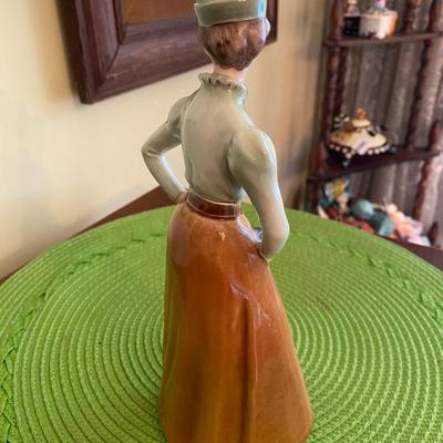 Goebel Porcelain Figurine On The Fairway 1894
