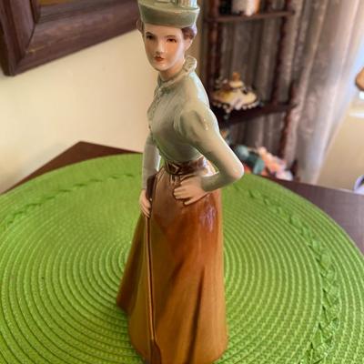 Goebel Porcelain Figurine On The Fairway 1894