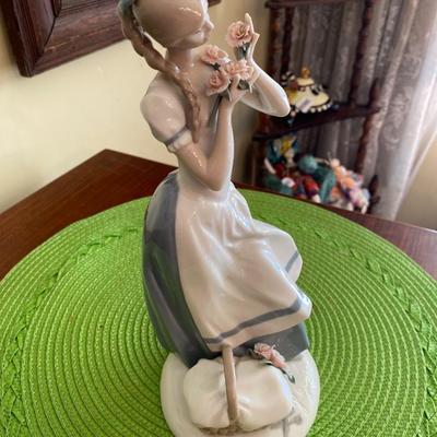 Lladro Porcelain Figurine by Sculptor Fulgencio