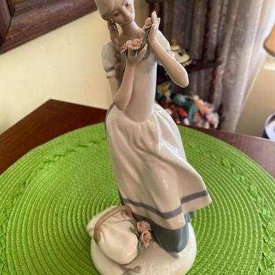 Lladro Porcelain Figurine by Sculptor Fulgencio