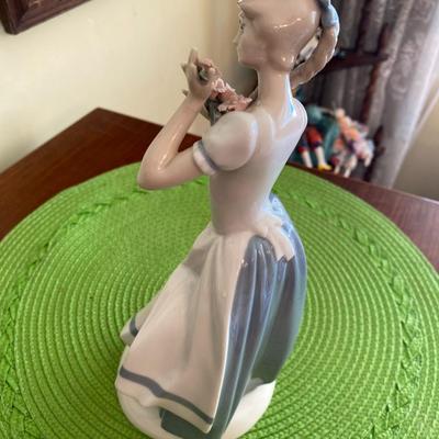 Lladro Porcelain Figurine by Sculptor Fulgencio