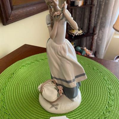 Lladro Porcelain Figurine by Sculptor Fulgencio