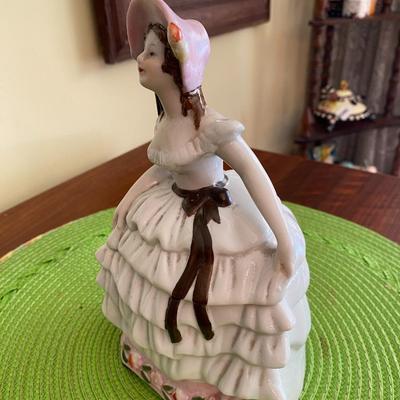 Lovely Victorian Porcelain Figurine Jewelry Box