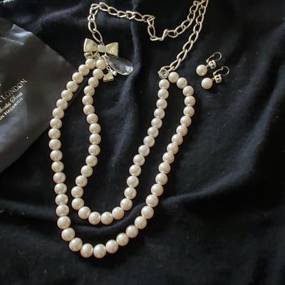 My Flat in London Pearl Jewelry