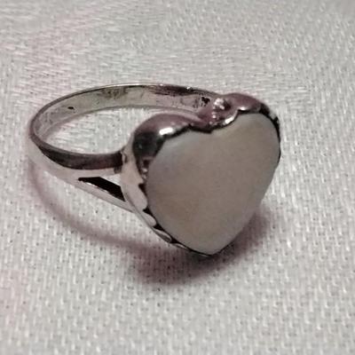 Vintage Mother of Pearl Signed K.W. (Sleeping Bear) Navaho 925 Ring Size 5