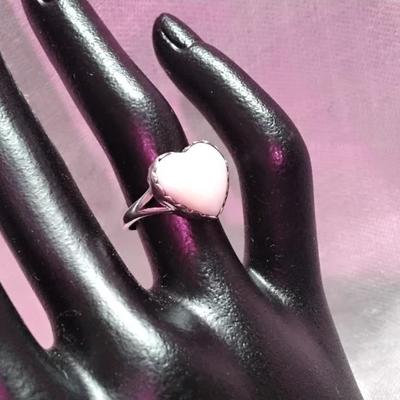 Vintage Mother of Pearl Signed K.W. (Sleeping Bear) Navaho 925 Ring Size 5