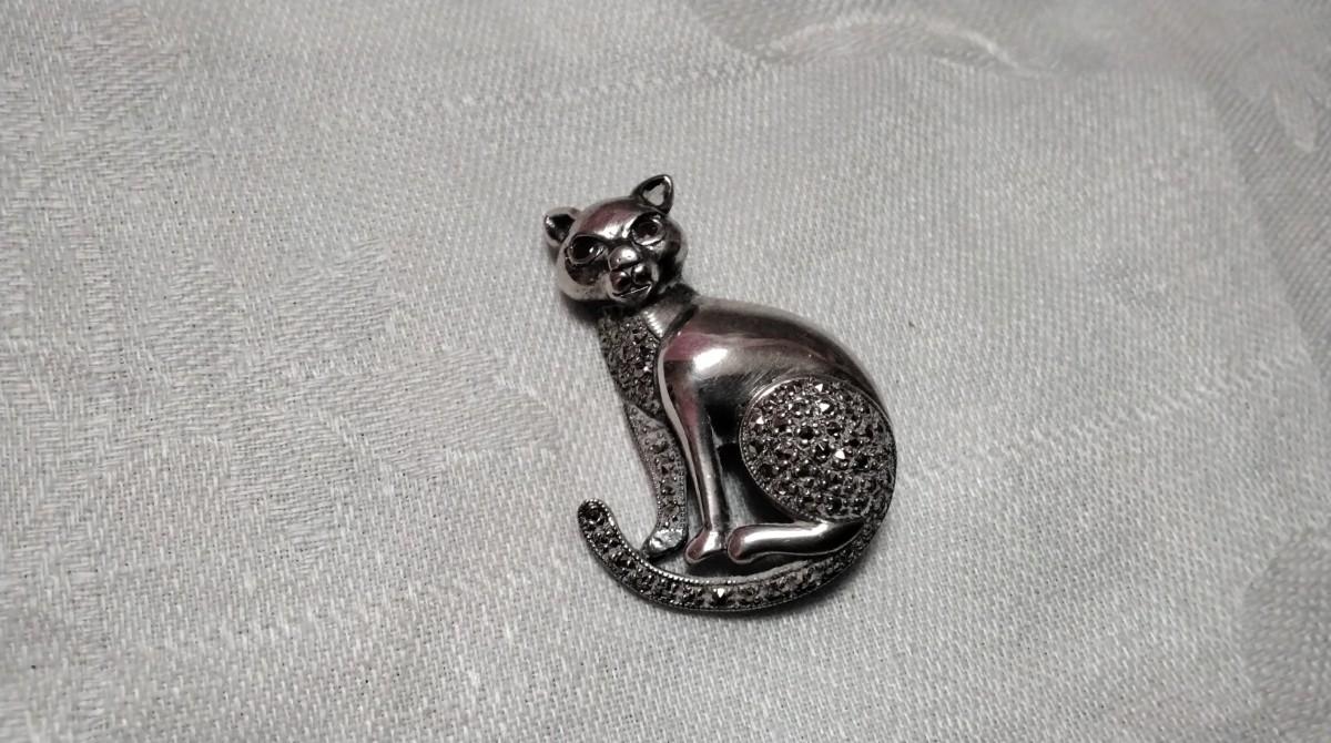 Vintage Beautiful Marcasite Ruby Eyed Cat 925 Brooch 