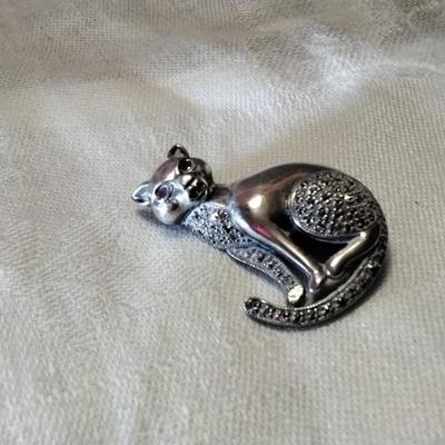 Vintage Beautiful Marcasite Ruby Eyed Cat 925 Brooch
