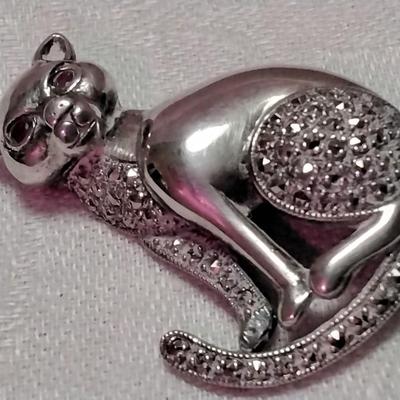 Vintage Beautiful Marcasite Ruby Eyed Cat 925 Brooch