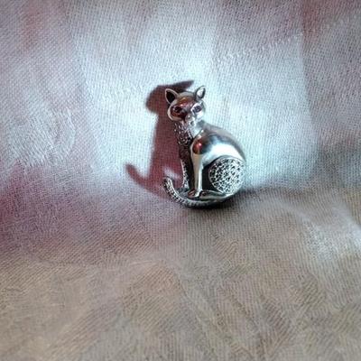 Vintage Beautiful Marcasite Ruby Eyed Cat 925 Brooch