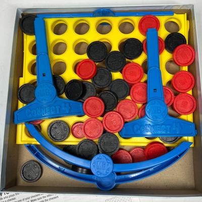 Connect 4. Milton Bradley Classic Strategy Game