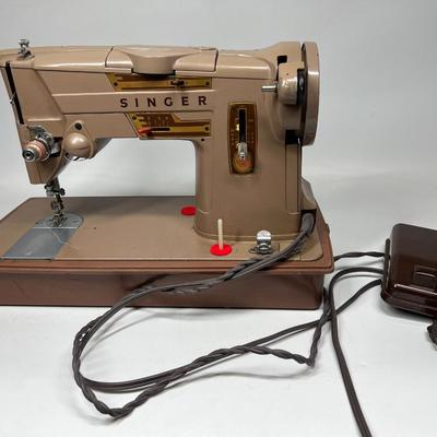 Vintage Singer ZigZag Sewing Crafting Machine with Foot Pedal