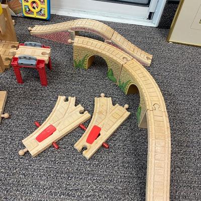 Thomas the Tank Engine & Friends Wooden Train Track Set with Railway Accessories