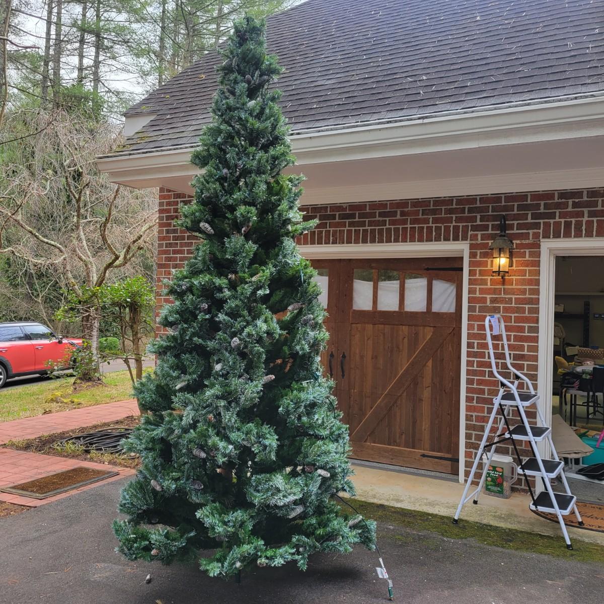 12 ft Pre Lit Christmas Tree (GDW)