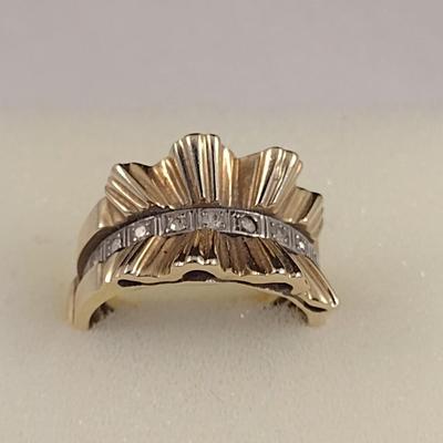 14K Gold Sunburst Design Ring with Diamond Chip Accents Set in Center Channel 7.8 grams