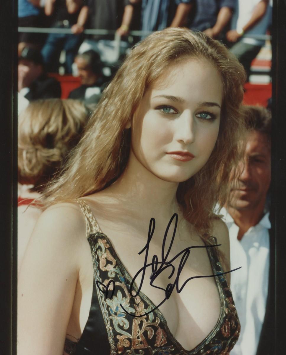 Leelee Sobieski signed photo | EstateSales.org