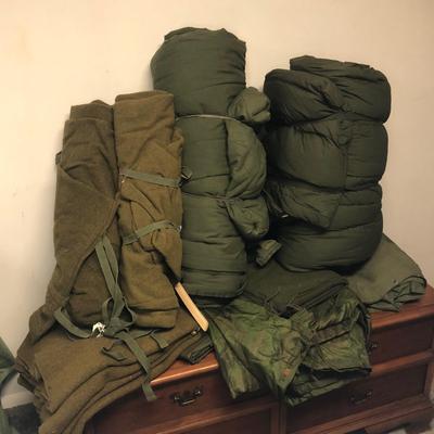 LOT14M: US WWII Sleeping Bags, Wool Blankets, & Bed Rolls