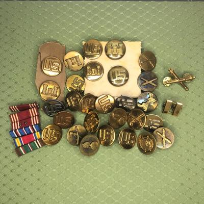 LOT37M: US Military Dress Uniform Pins & Ribbons