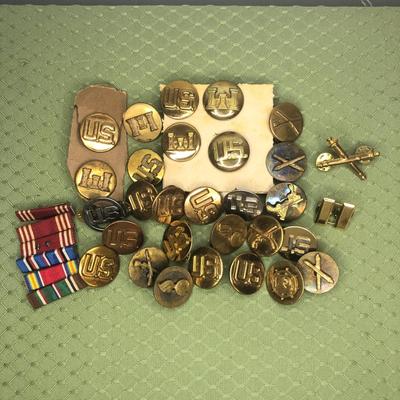 LOT37M: US Military Dress Uniform Pins & Ribbons