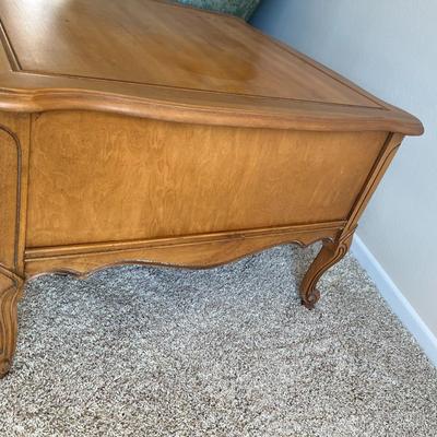 1960s French Provincial Maple Side Table Broyhill HUNTINGTON BEACH