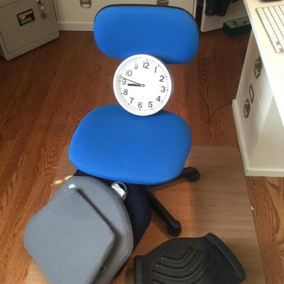 1164 Office Chair Lot with Cushions Foot Rest