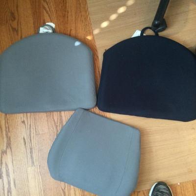 1164 Office Chair Lot with Cushions Foot Rest