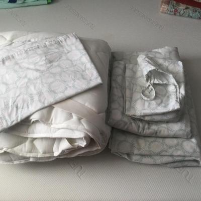 1174 Twin Sheet Lot & Mattress Pad