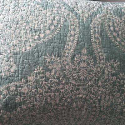 1175 Full Size Bedspread & Matching Pillows with Shams