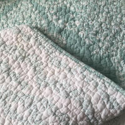 1175 Full Size Bedspread & Matching Pillows with Shams