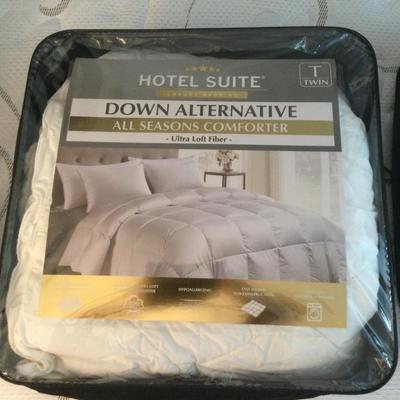 1185 Hotel Suite Down Alternative All Seasons Comforter NEW TWIN