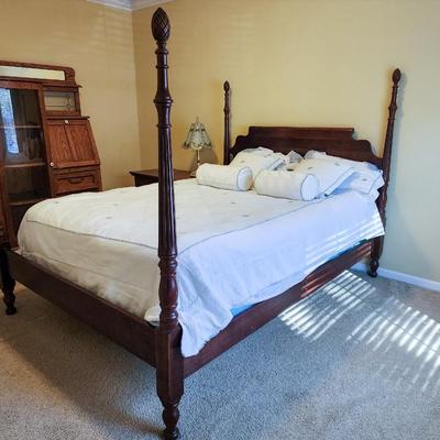 Ashley Hybrid Full Mattress (bed sold separately)