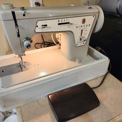 Vintage Singer Sewing Machine, Model 237