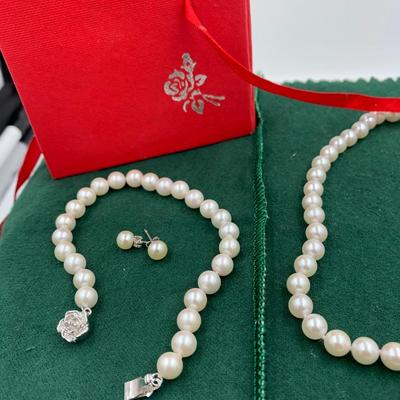 Pearl necklace, bracelet, and earring set