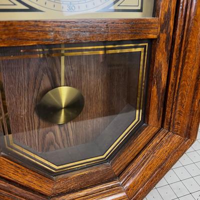 Howard Miller Battery Operated Oak Clock Dual Chime. 