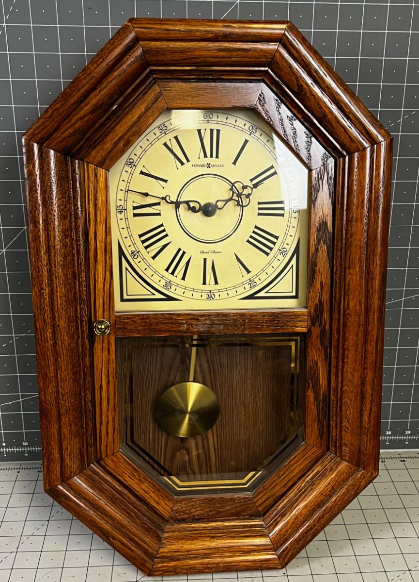 Howard Miller Battery Operated Oak Clock Dual Chime.