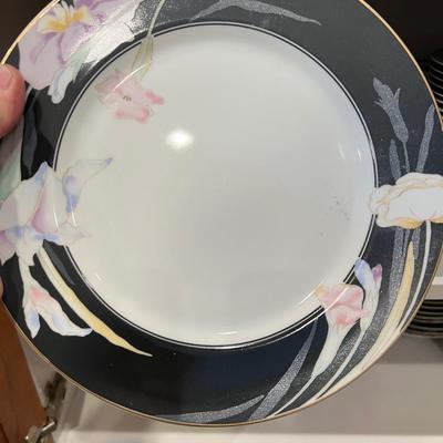 Mikasa Fine China Charisma Black Service for 12+