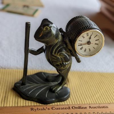 WHIMSICAL FROG STANDING ON LEAF HOLDING WALKING STICK W/ CLOCK ON BACK